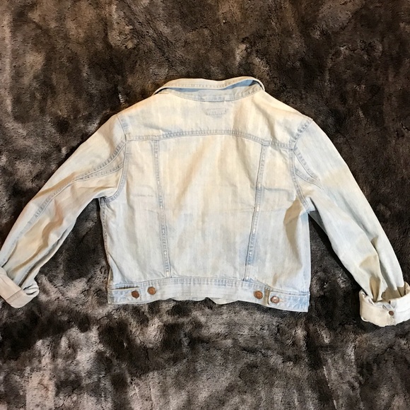 Light wash denim cropped jacket - Picture 4 of 7